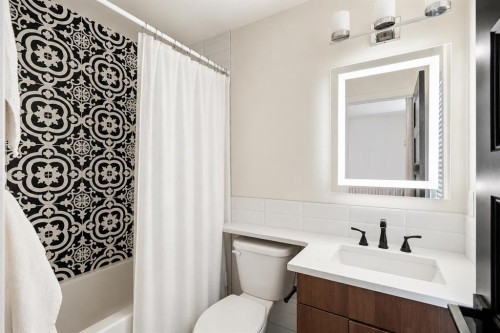 1801-32 Horseshoe Crescent, Cochrane, AB - Indoor Photo Showing Bathroom