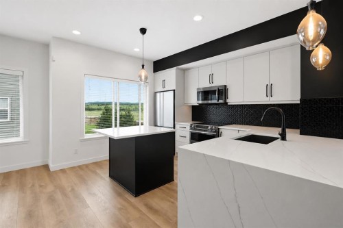 1801-32 Horseshoe Crescent, Cochrane, AB - Indoor Photo Showing Kitchen With Upgraded Kitchen