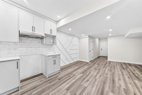 140 Carringham Road Nw, Calgary, AB 