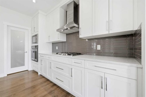 129 Kingsbury Close Se, Airdrie, AB - Indoor Photo Showing Kitchen With Upgraded Kitchen