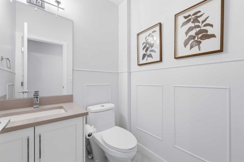 129 Kingsbury Close Se, Airdrie, AB - Indoor Photo Showing Bathroom