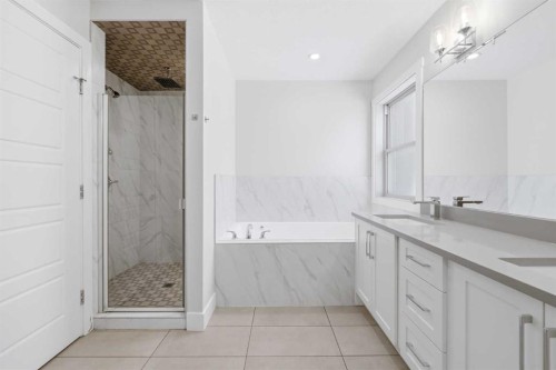 129 Kingsbury Close Se, Airdrie, AB - Indoor Photo Showing Bathroom