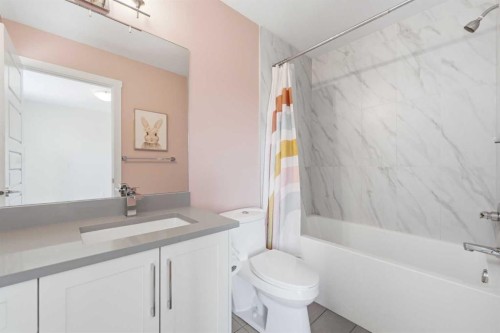 129 Kingsbury Close Se, Airdrie, AB - Indoor Photo Showing Bathroom