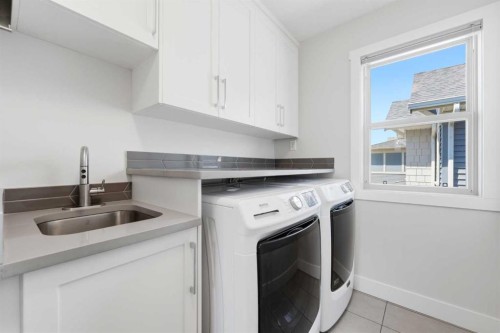129 Kingsbury Close Se, Airdrie, AB - Indoor Photo Showing Laundry Room