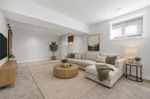 129 Kingsbury Close Se, Airdrie, AB - Indoor