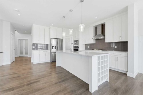 129 Kingsbury Close Se, Airdrie, AB - Indoor Photo Showing Kitchen With Upgraded Kitchen