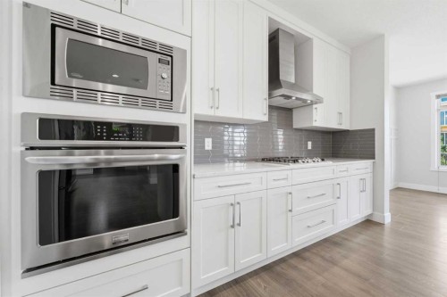 129 Kingsbury Close Se, Airdrie, AB - Indoor Photo Showing Kitchen With Upgraded Kitchen