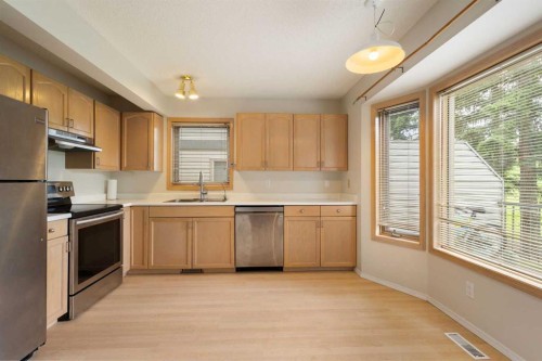 17 Patina Park Sw, Calgary, AB 