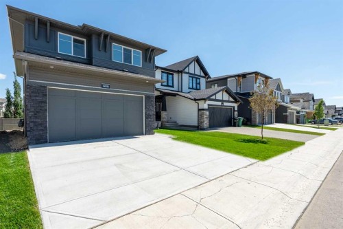 680 Coopers Crescent Sw, Airdrie, AB 