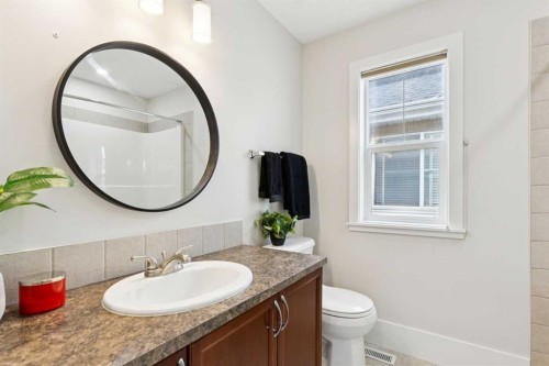 257 Cougartown Circle Sw, Calgary, AB - Indoor Photo Showing Bathroom