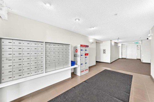9205-70 Panamount Drive Nw, Calgary, AB - Indoor Photo Showing Other Room