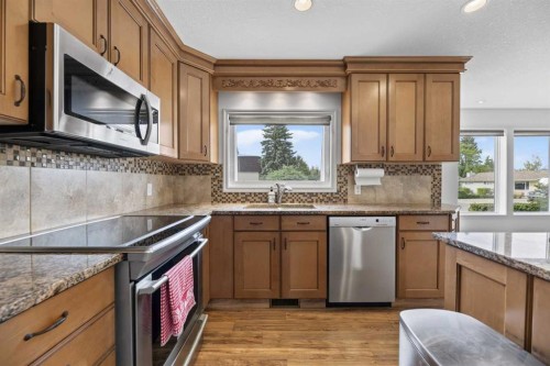 5418 43 Street, Olds, AB - Indoor Photo Showing Kitchen