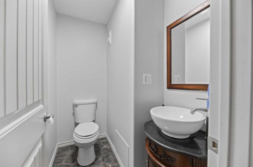 5418 43 Street, Olds, AB - Indoor Photo Showing Bathroom