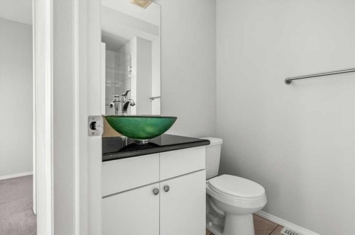 168 153 Avenue Se, Calgary, AB - Indoor Photo Showing Bathroom