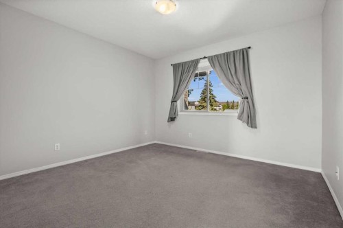 168 153 Avenue Se, Calgary, AB - Indoor Photo Showing Other Room