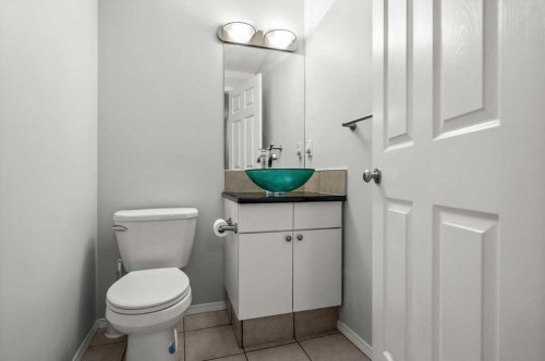168 153 Avenue Se, Calgary, AB - Indoor Photo Showing Bathroom