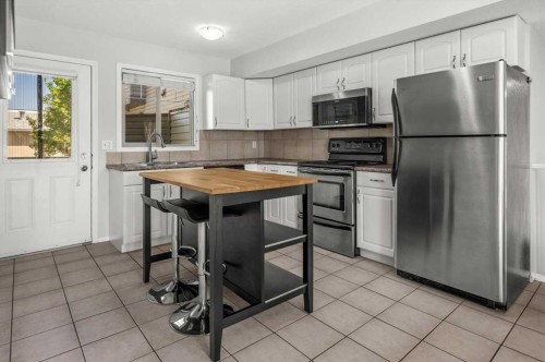 168 153 Avenue Se, Calgary, AB - Indoor Photo Showing Kitchen With Double Sink