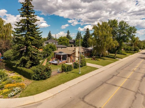 4528 26 Avenue Sw, Calgary, AB 
