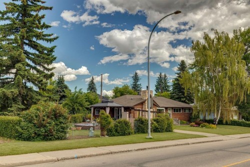 4528 26 Avenue Sw, Calgary, AB 
