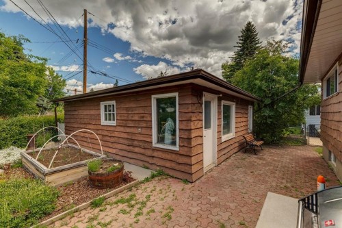 4528 26 Avenue Sw, Calgary, AB 