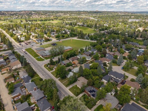 4528 26 Avenue Sw, Calgary, AB 