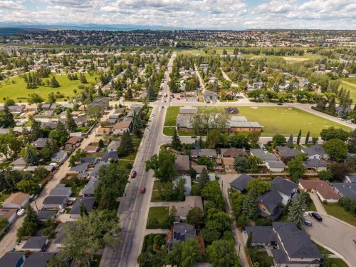 4528 26 Avenue Sw, Calgary, AB 