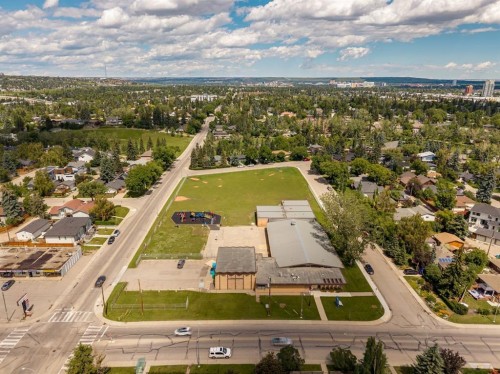4528 26 Avenue Sw, Calgary, AB 