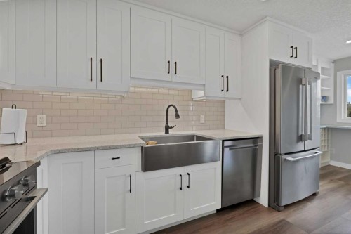 4 Richards Crescent, Olds, AB - Indoor Photo Showing Kitchen With Upgraded Kitchen
