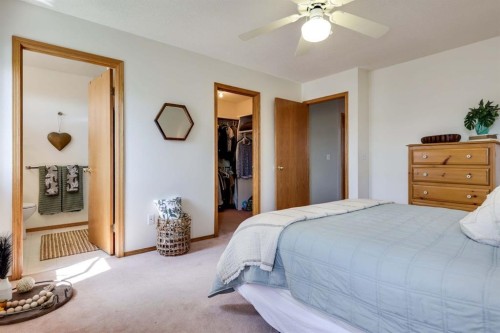 23 Sandalwood Close Nw, Calgary, AB 