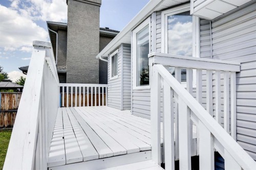 23 Sandalwood Close Nw, Calgary, AB 