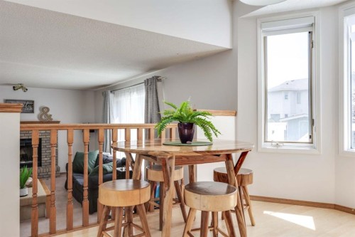 23 Sandalwood Close Nw, Calgary, AB 
