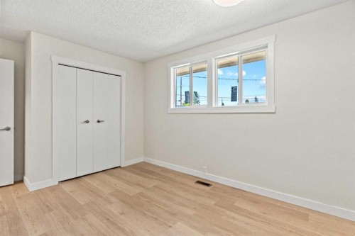 3116 39 Street Se, Calgary, AB 