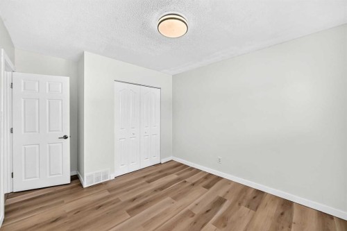 2016 46 Street Se, Calgary, AB - Indoor Photo Showing Other Room