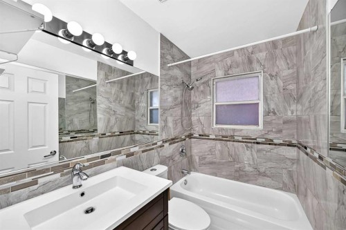 2016 46 Street Se, Calgary, AB - Indoor Photo Showing Bathroom