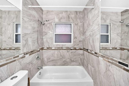 2016 46 Street Se, Calgary, AB - Indoor Photo Showing Bathroom