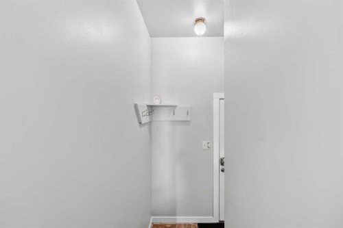 2016 46 Street Se, Calgary, AB - Indoor Photo Showing Other Room