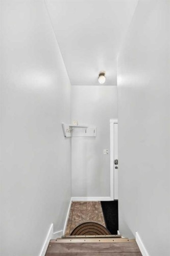 2016 46 Street Se, Calgary, AB - Indoor Photo Showing Other Room