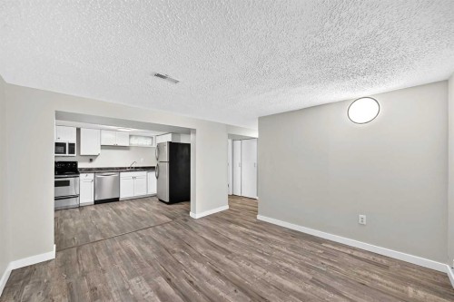 2016 46 Street Se, Calgary, AB - Indoor Photo Showing Kitchen