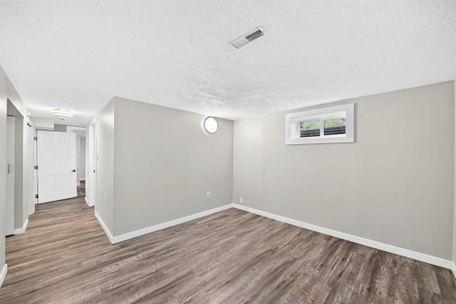 2016 46 Street Se, Calgary, AB - Indoor Photo Showing Other Room