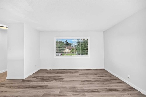 2016 46 Street Se, Calgary, AB - Indoor Photo Showing Other Room