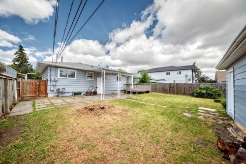 2016 46 Street Se, Calgary, AB - Outdoor