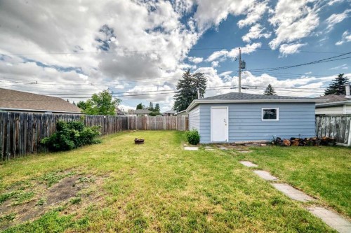 2016 46 Street Se, Calgary, AB - Outdoor