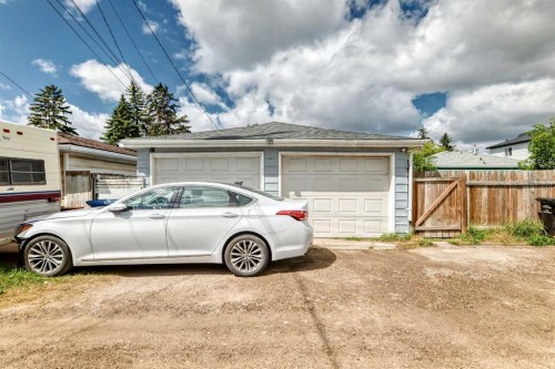 2016 46 Street Se, Calgary, AB - Outdoor