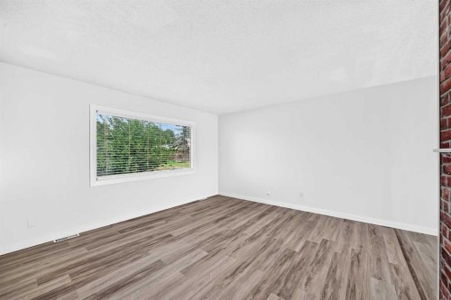 2016 46 Street Se, Calgary, AB - Indoor Photo Showing Other Room