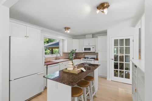 680 Deer Park Way Se, Calgary, AB 