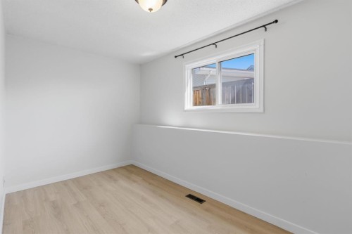 680 Deer Park Way Se, Calgary, AB 