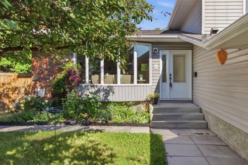 680 Deer Park Way Se, Calgary, AB 