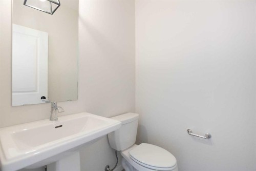 112 Lucas Street Nw, Calgary, AB - Indoor Photo Showing Bathroom