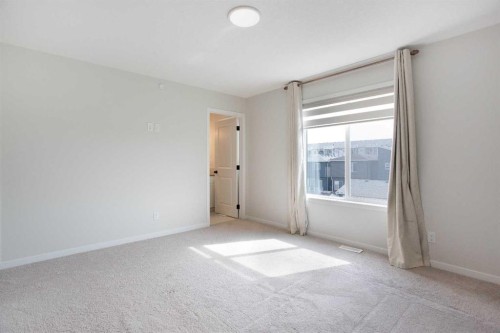 112 Lucas Street Nw, Calgary, AB - Indoor Photo Showing Other Room