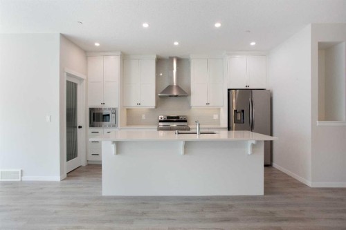 112 Lucas Street Nw, Calgary, AB - Indoor Photo Showing Kitchen With Upgraded Kitchen